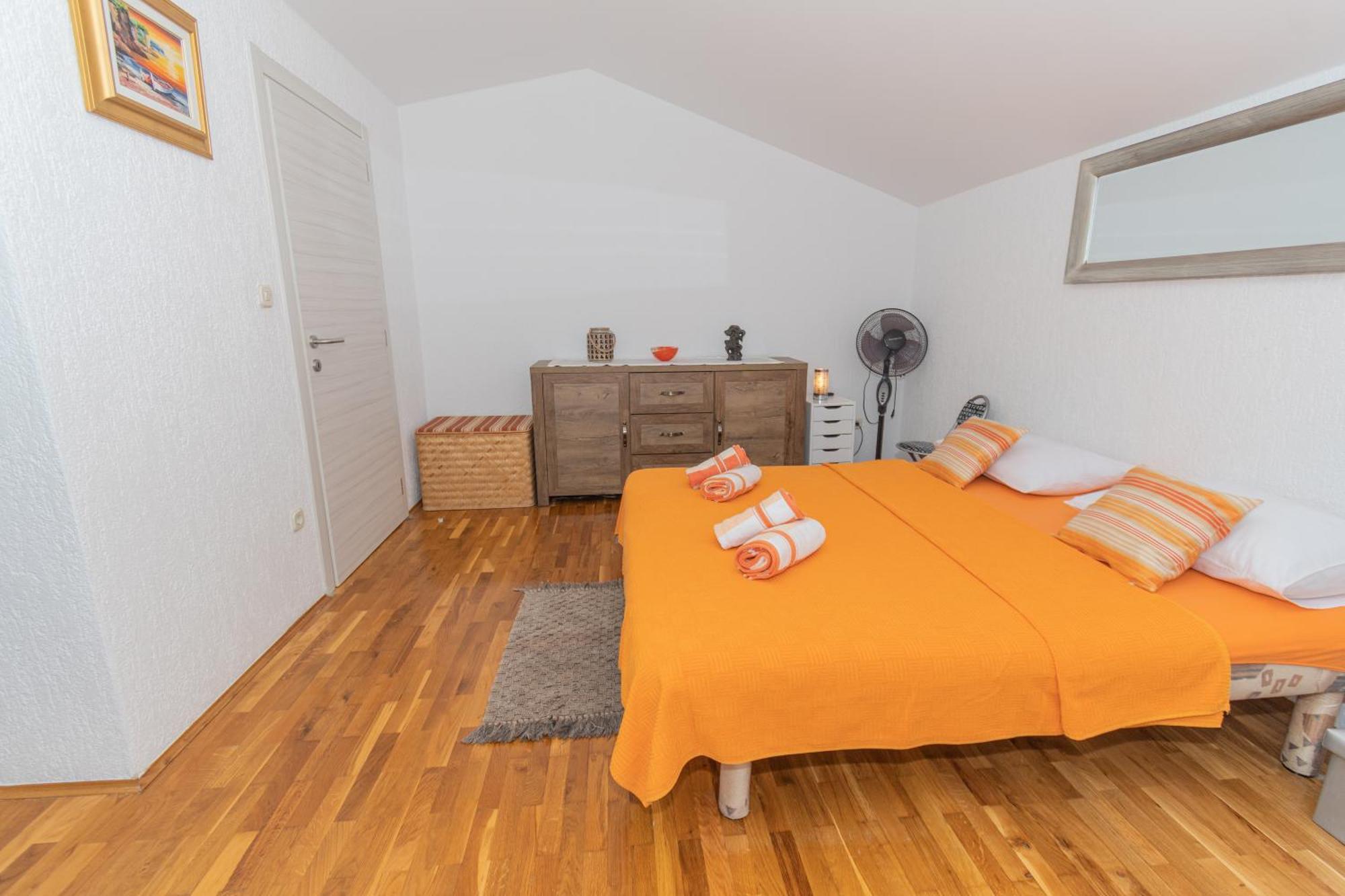 Spacious Villa For 10 With A Big Private Pool 트릴리 외부 사진