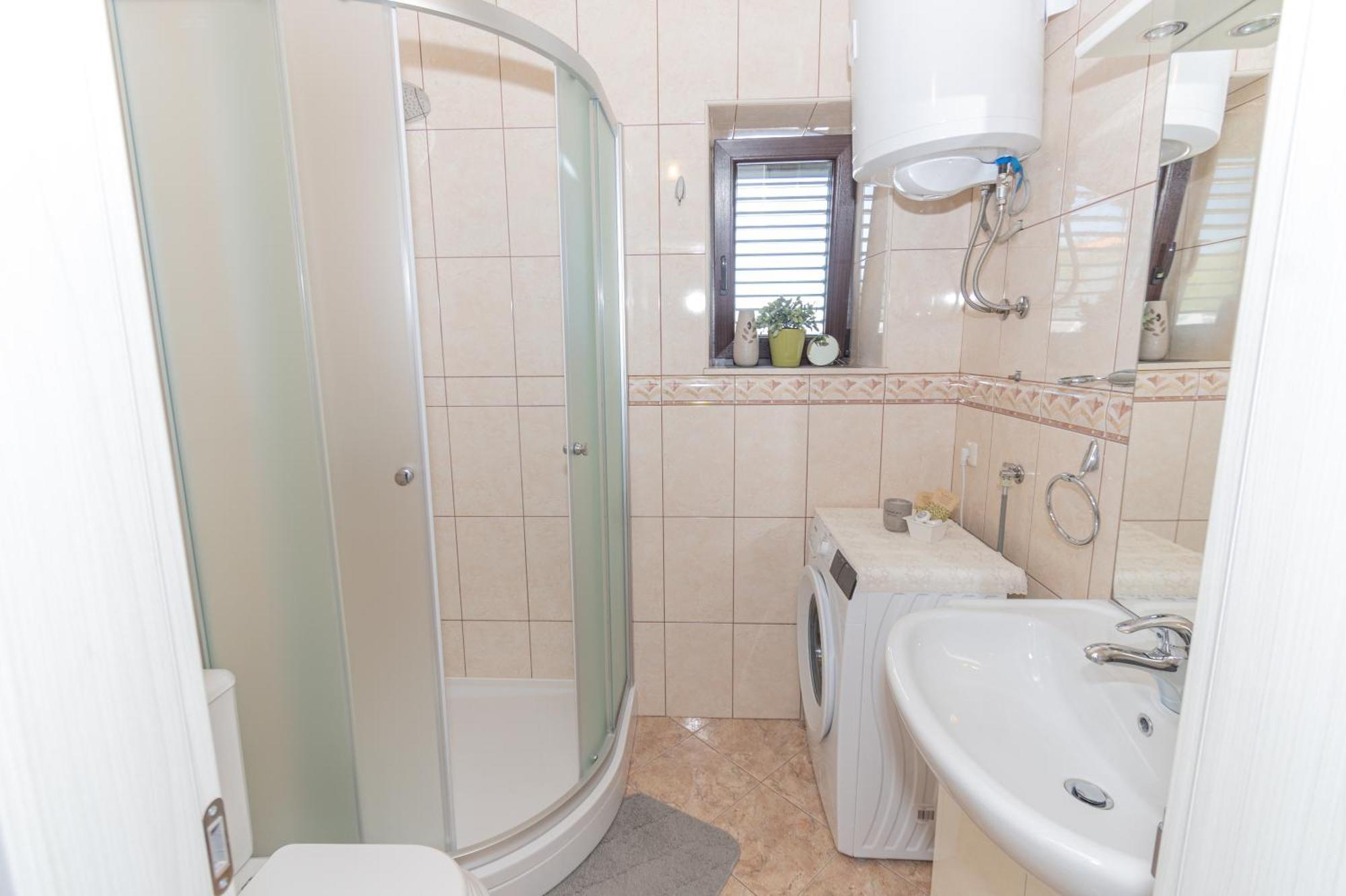 Spacious Villa For 10 With A Big Private Pool 트릴리 외부 사진