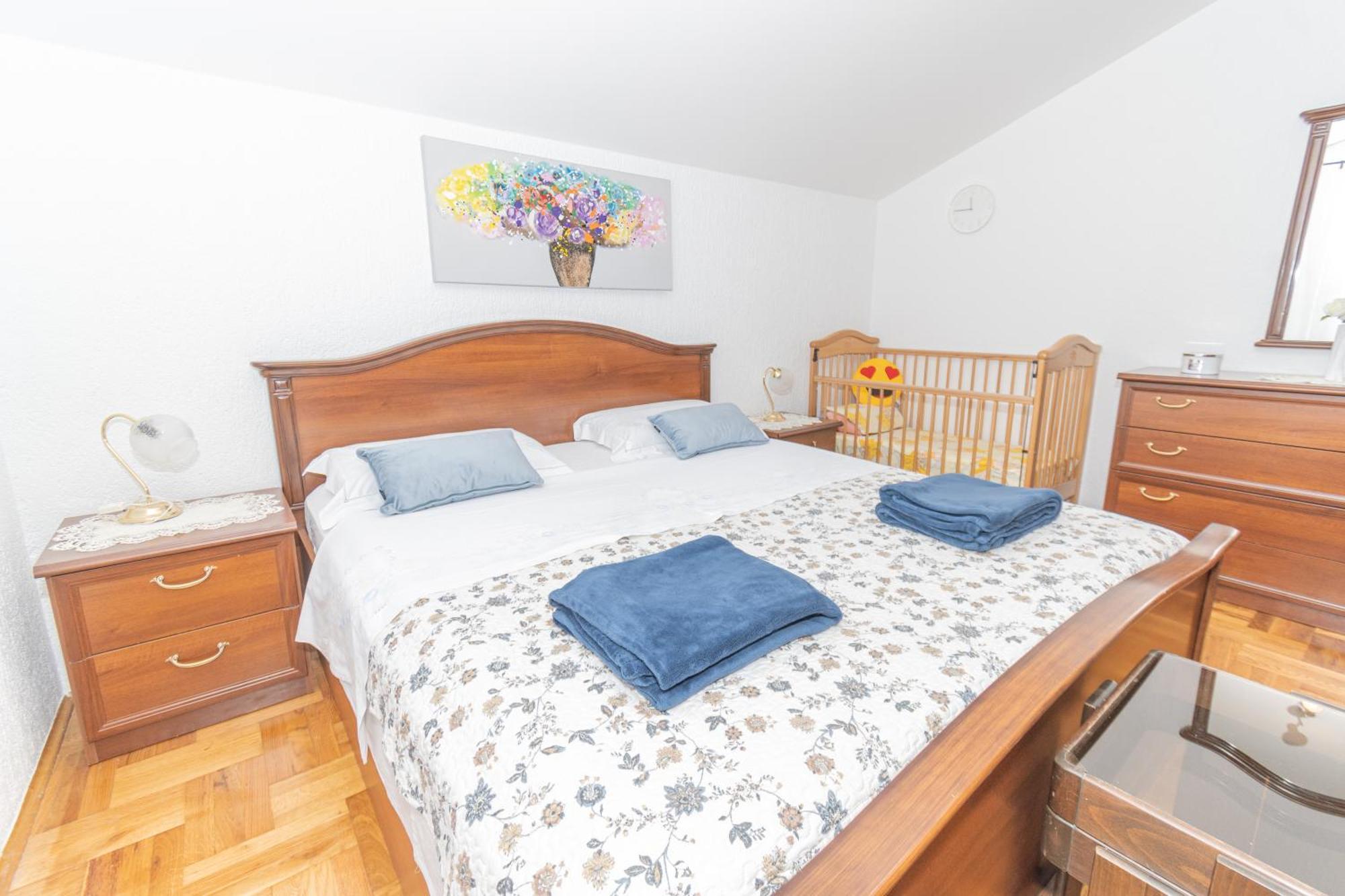 Spacious Villa For 10 With A Big Private Pool 트릴리 외부 사진