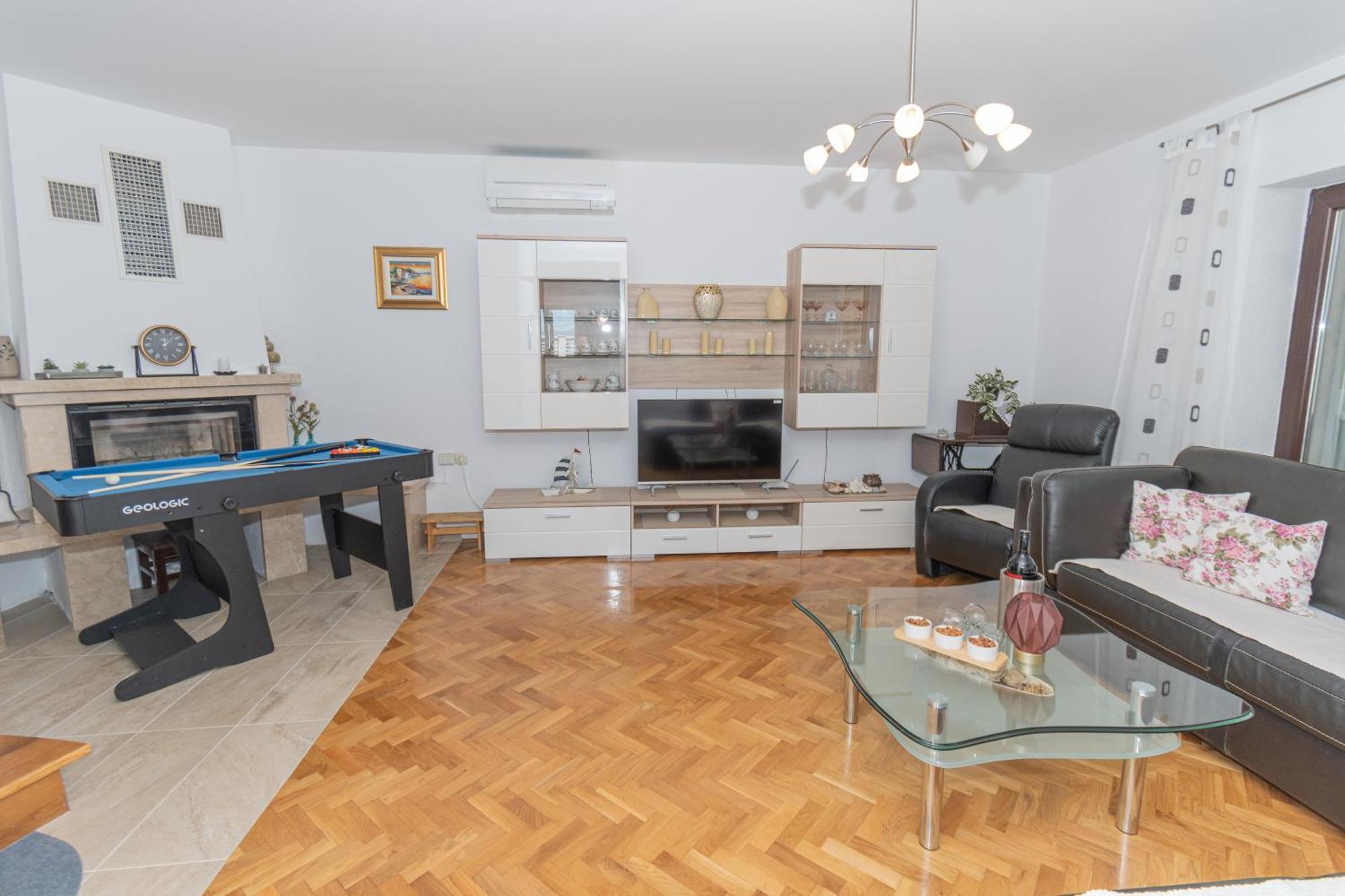 Spacious Villa For 10 With A Big Private Pool 트릴리 외부 사진
