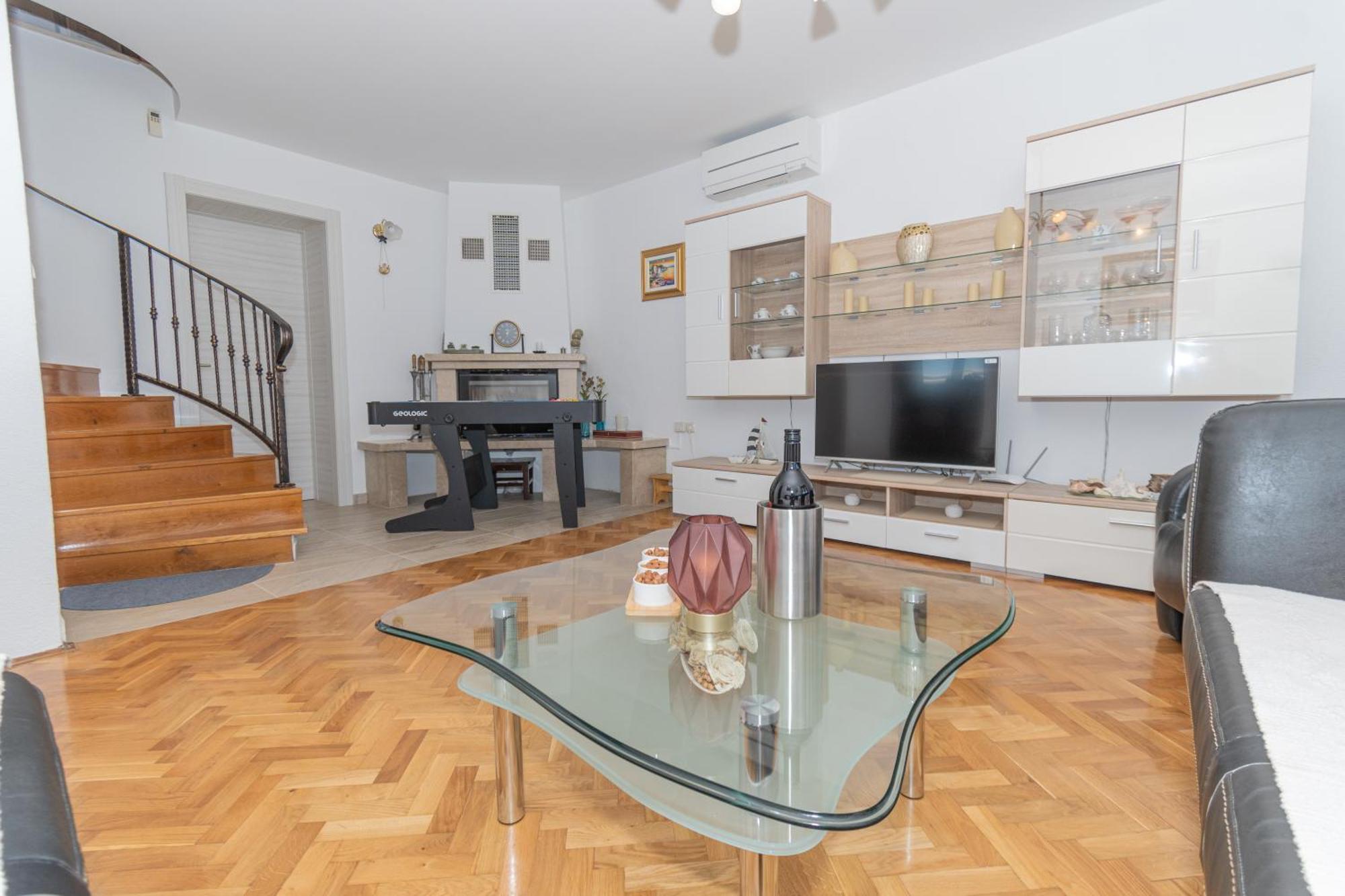 Spacious Villa For 10 With A Big Private Pool 트릴리 외부 사진