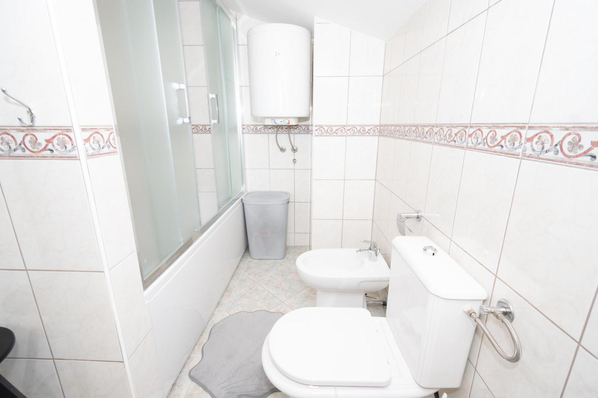 Spacious Villa For 10 With A Big Private Pool 트릴리 외부 사진